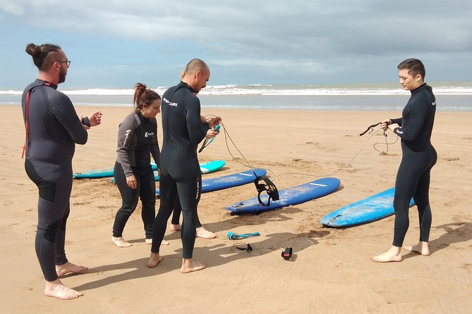 2h surfing in uncrowded spots - The Lesson Flow: Warm-Up, Sand Practice, Then Real Waves