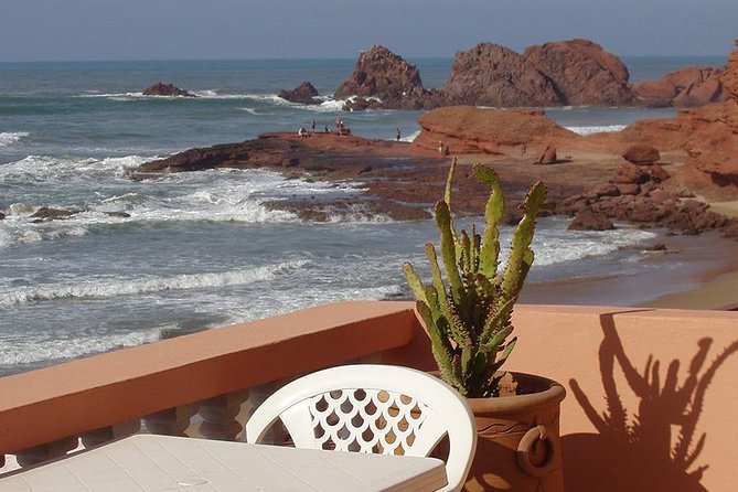 Agadir Day Trip To Legzira & Tiznit - What to eat and drink: fish or chicken lunch plus water planning