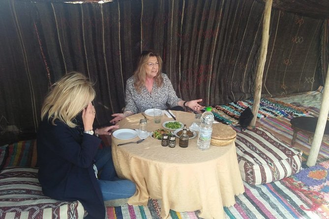 Agafay Desert: Your Exclusive Luxury Retreat Under the Stars - Lunch or dinner under the stars, with live entertainment