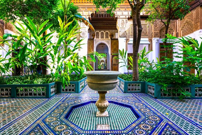 Casablanca 1-Day Layover Private Tour and Authentic Moroccan Bath - Old Medina walking and a quick Rick’s Cafe stop