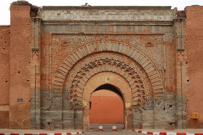 Casablanca 1-Day Layover Private Tour and Authentic Moroccan Bath - Quartier Habous and Marche Central: where shopping feels local