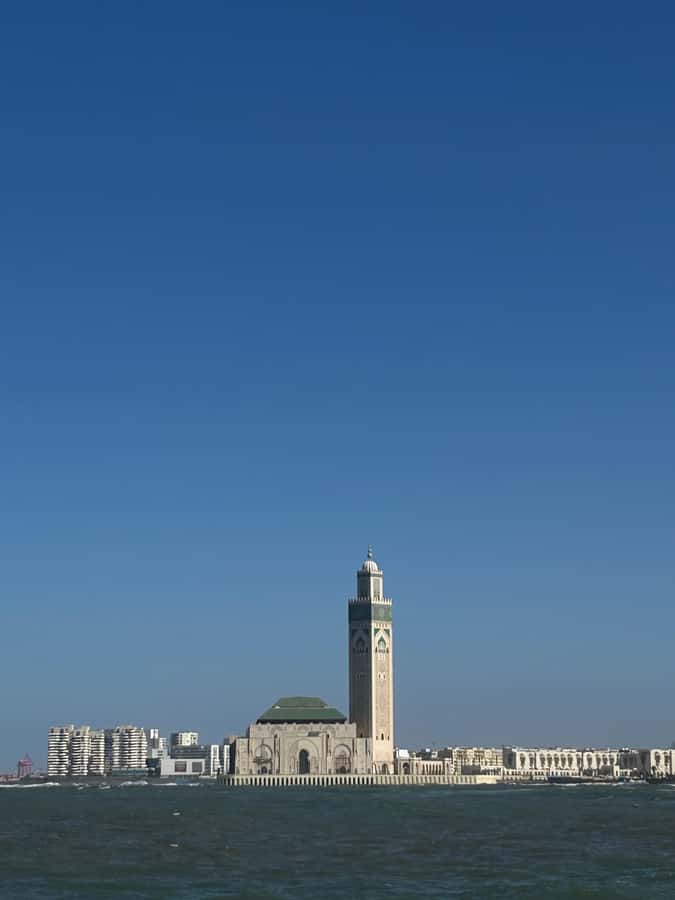Casablanca Day Tour from Marrakech and Big Mosque Visit - Lunch in Casablanca, how to make your 110 minutes count