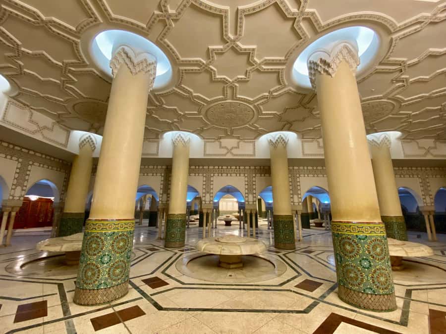 Casablanca: Hassan II Mosque & City Highlights Tour - United Nations Square and Central Marketplace food time