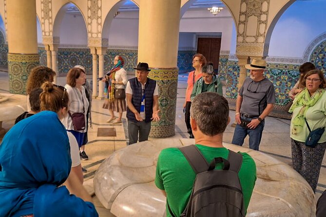 Casablanca: Hassan II Mosque & City Highlights Tour - A mid-tour pause, photos and a breather