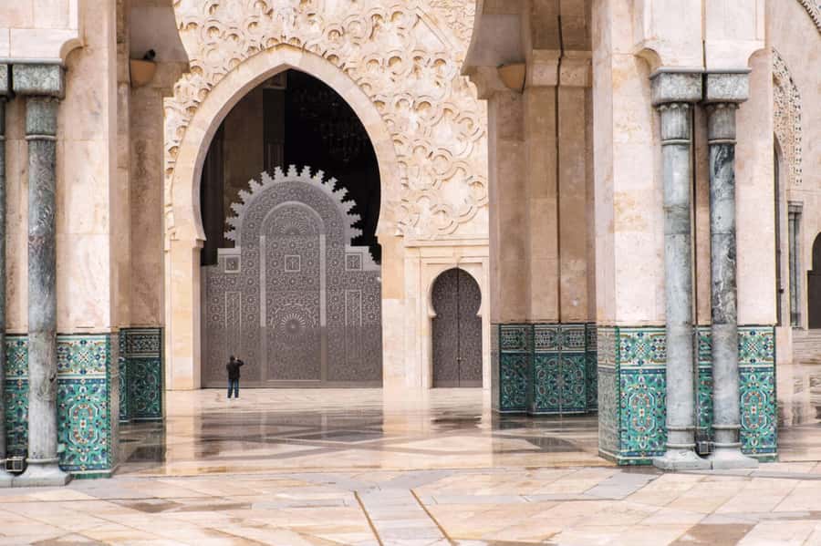 Casablanca: Private Guided Tour with Hassan II Mosque Ticket - Rick’s Café stop: iconic, quick, and best handled with advance plans