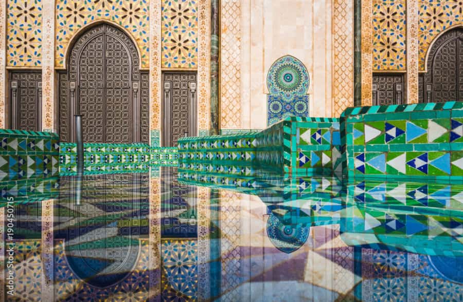 Casablanca: Private Guided Tour with Hassan II Mosque Ticket - United Nations Square and Central Market: street life and quick food-market sampling