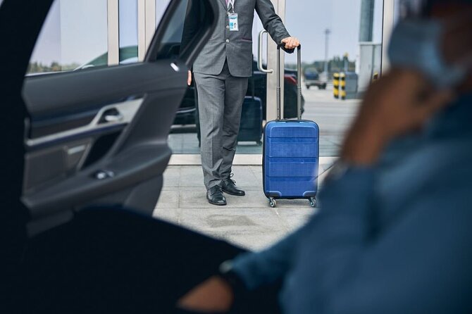 Casablanca to Marrakech Private Transfer - The airport meeting game: signs, waiting time, and luggage reality