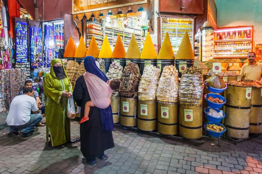 Casablanca: Traditional Souks Shopping Private Tour - What Shopping Stops Can Look Like: Rugs, Argan Oil, Spices, Antiques, and More