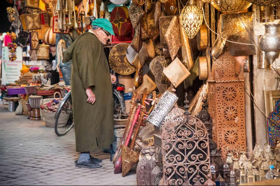 Casablanca: Traditional Souks Shopping Private Tour - Getting From Hotel to Souk in Comfort: A/C Van, WiFi, and Phone Power