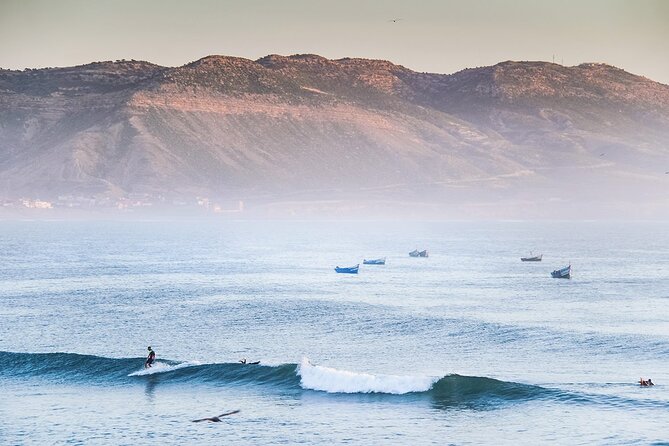 Comesurfing - Learn how to surf - Meeting Point and Practical Stuff That Helps You Start Calm
