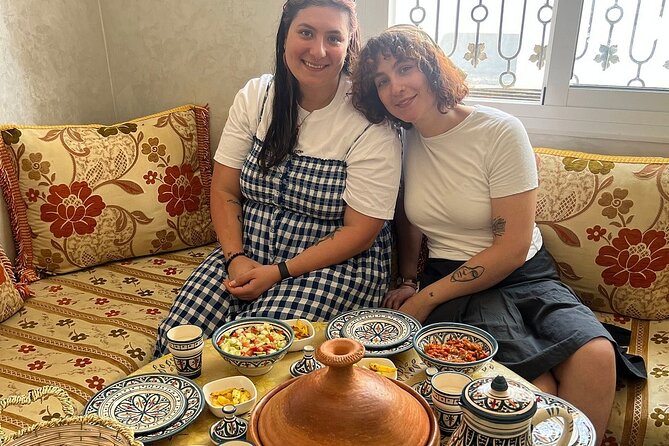 Cook Moroccan Food & Try on Traditional Clothes like a local - Small Group Size, Languages, and Comfort Level