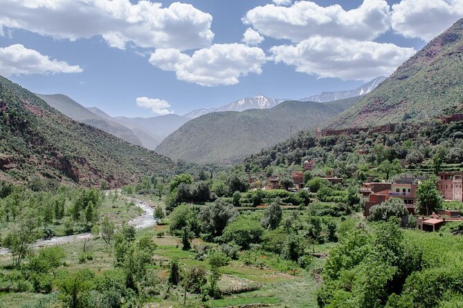 Day on The Ourika Valley from Marrakech - Marrakech to Ourika Valley: the drive sets the tone
