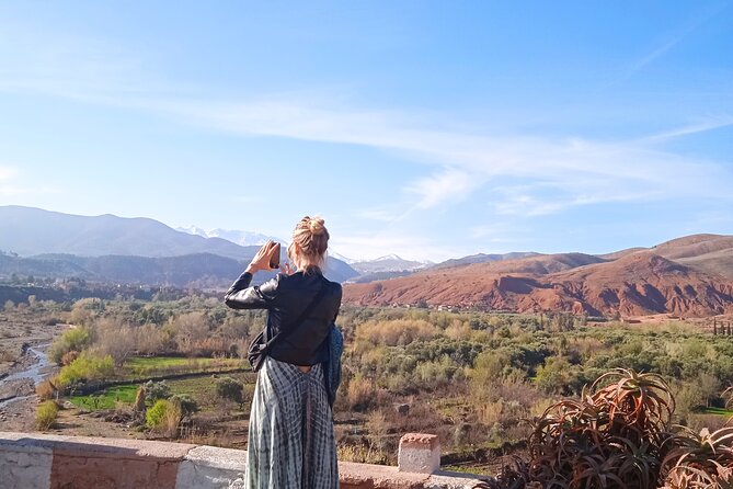 De Marrakech: Visite des montagnes de l'Atlas avec un guide - Waterfall Area, Lunch at the Top, and the Best Reason to Keep Going