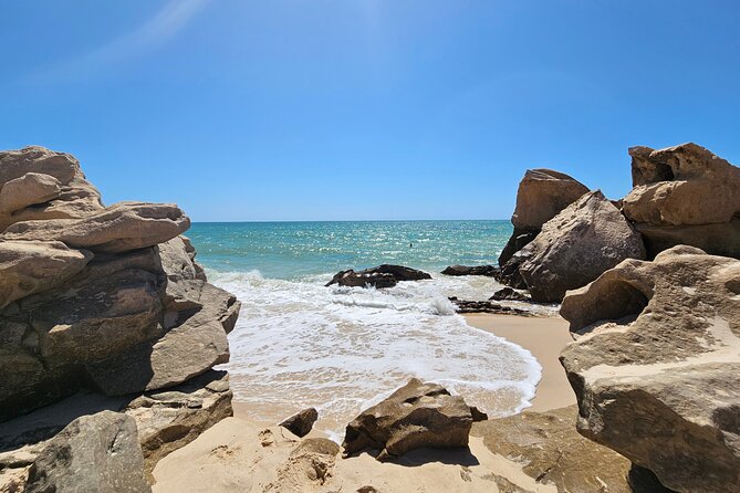 Discover the unusual sites of Dakhla in a 4x4 with a local guide - Stop 3: Hostel Imlili’s fish pools and the doctor-fish foot pedicure