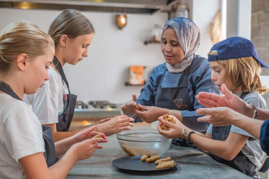 Essaouira: Moroccan pastry workshop - Mint Tea Ceremony Before the First Bite