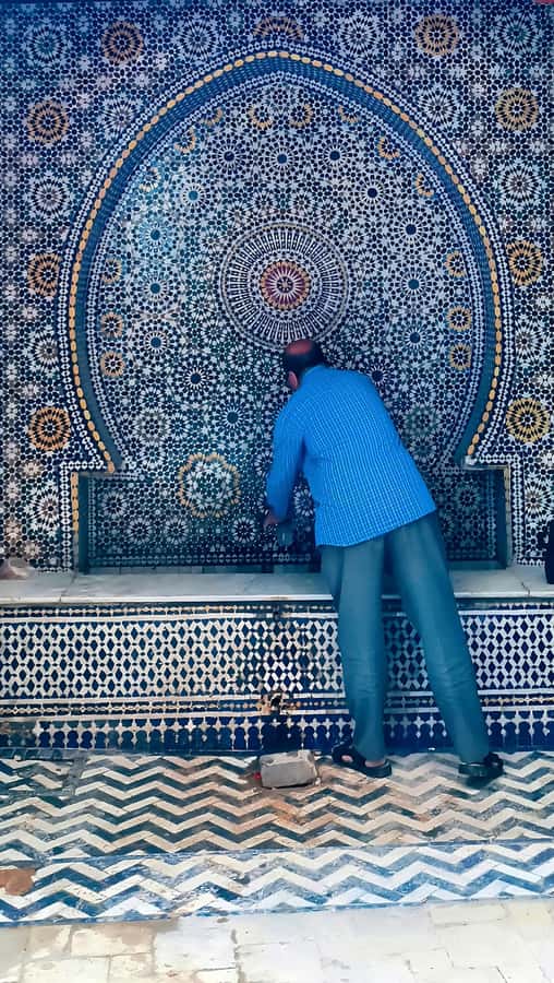 Fes: A Guided Walking Tour Through the Historic Medina - Al-Qarawiyyin Mosque and University: why it matters, even if tickets cost extra