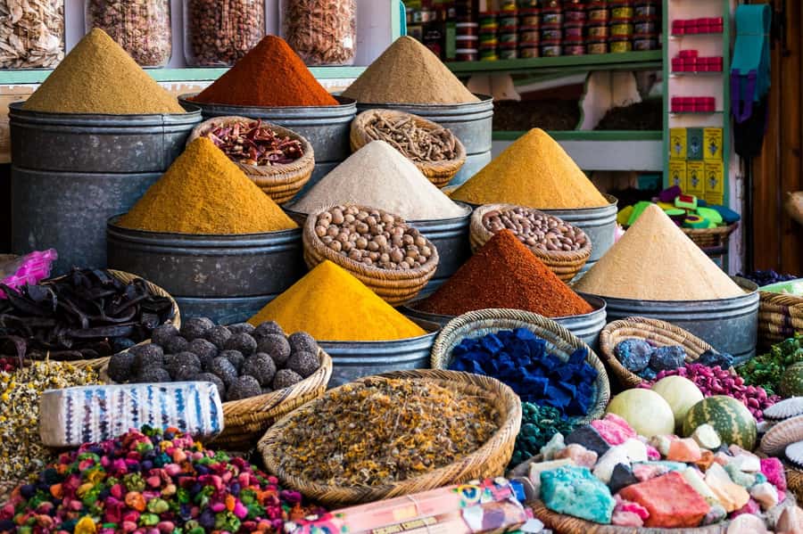 Fes: Bou Inania Madrasa, Museum, Tannery, Souk & Medina Tour - Starting at Bab Bou Jeloud and getting your bearings fast