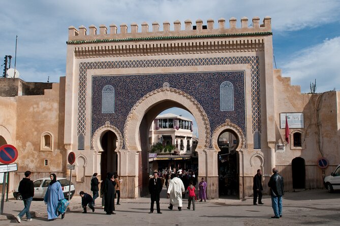 Fes Guided Tour - Bab Boujloud and the Medina sights that tell the story