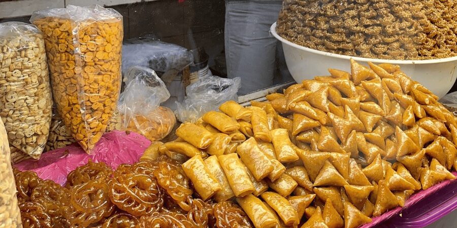 Fez: Foodie tour in the old Medina - The guide part you cannot fake: spices, technique, and stories