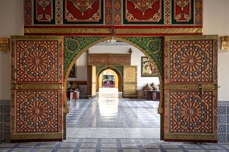 Fez Medina: Local Cultural Highlights Guided Tour - What it’s like with a private group, and who this suits best