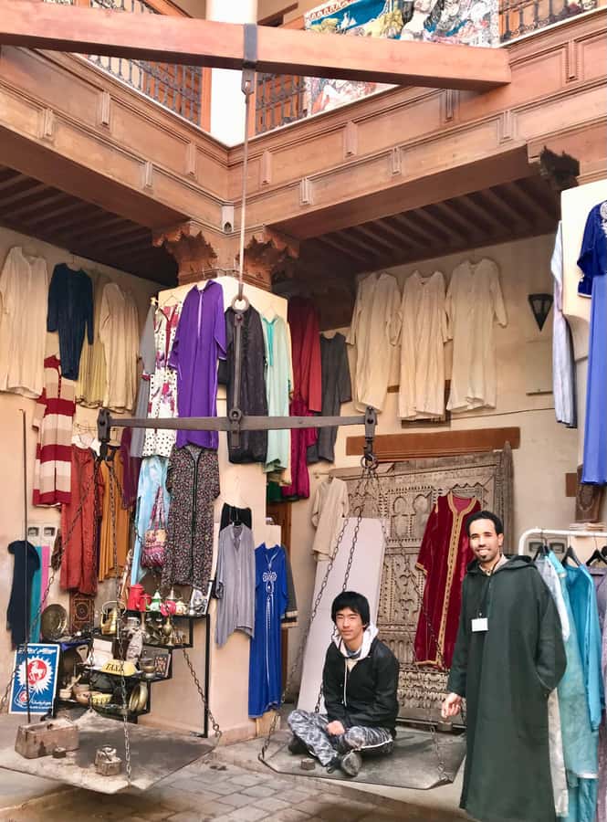 Friend tour guide to Fes Medina private walking tour - Traditional clothing shops and the value of asking questions