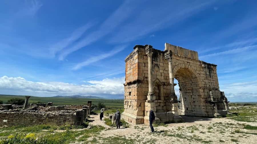 From Fes: Meknes Volubilis and Moulay Idriss Day Trip - Meknes Medina and city walls: gates, ornament, and Lahdim Square