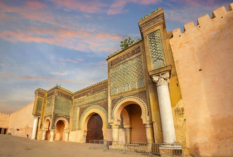 From Fes: Volubilis, Moulay Idriss, & Meknes Full-Day Trip - Moulay Idriss Zerhoun: Mausoleum Visits and Everyday Pilgrimage Energy