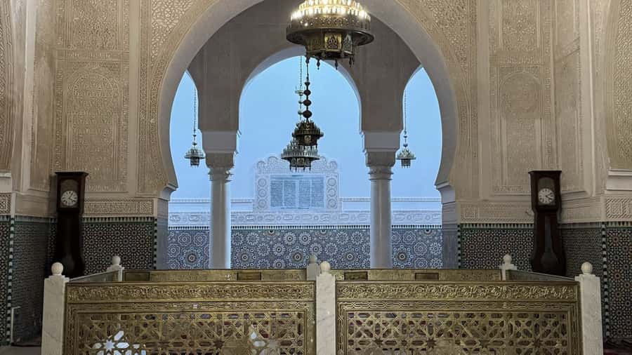 From Fez: Meknes, Volubilis and Moulay Idriss Day Trip - Drivers and guides: the difference between a trip and a story