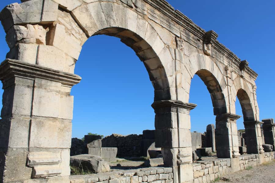 From Fez: Volubilis Moulay Idriss and Meknes Day Trip - Leaving Fez: A/C comfort plus the photo stops that break up the drive
