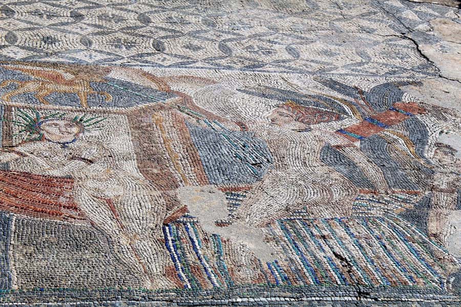 From Fez: Volubilis, Moulay Idriss and Meknes Full Day Tour - Transportation, Language Support, and What You Actually Get Included