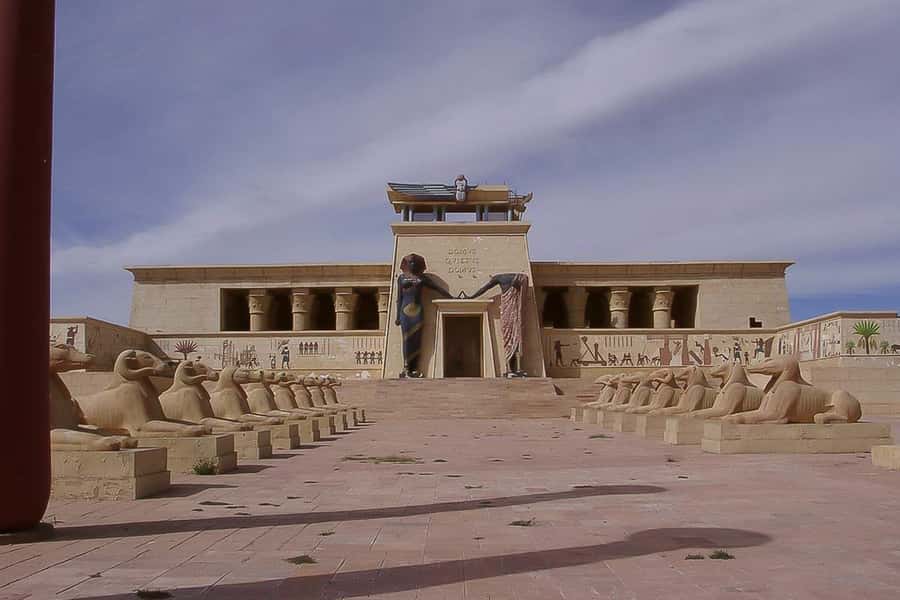 From Marrakech: 2-Day Sahara Tour to Zagora & Ait Ben Haddou - Drâa Valley and fortified villages: palm groves, ksour, and photo breaks