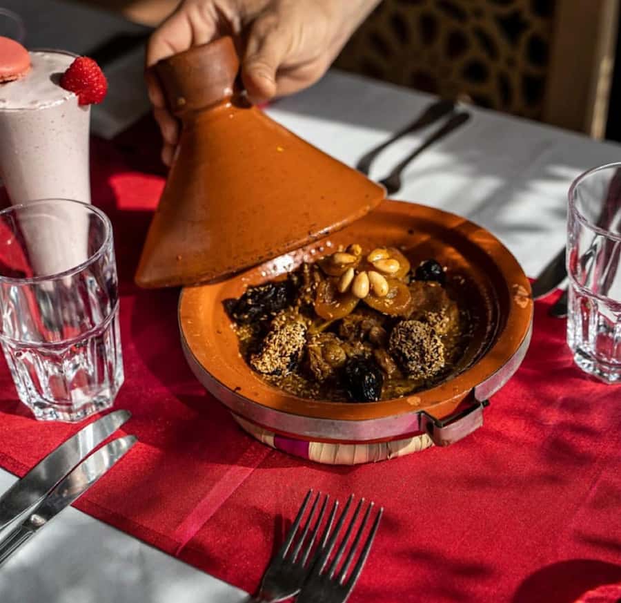 From Marrakech: Rooftop Dinner & Romantic Medina Views - Service and atmosphere: staff who handle the night