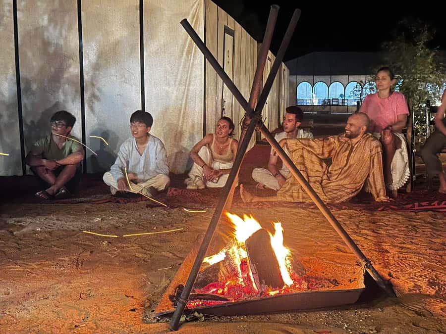 From Marrakech to Fes 3-Day Luxrury Tour via Sahara Desert - The Desert Camp Setup: Music, Food, Bathrooms, and What “Luxury” Can Mean