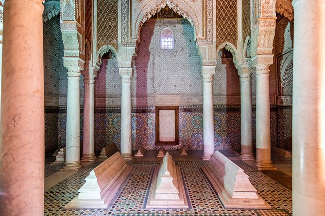 Full Day Marrakesh City Tour including Local Lunch - Saadian Tombs and the Palace-Garden Flow
