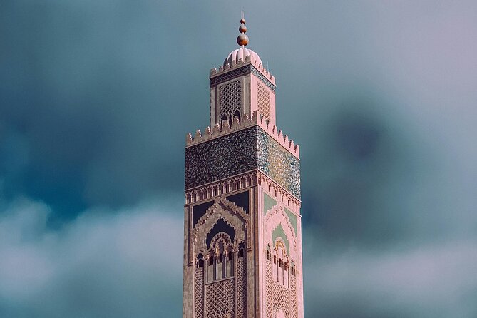 Guided Tour of the Must-see Sites in Casablanca Essential - Hassan II Mosque: oceanfront wow factor in one hour