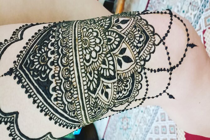 Henna Art Discovery - Moroccan Mint Tea, Cookies, and the Start of the Lesson