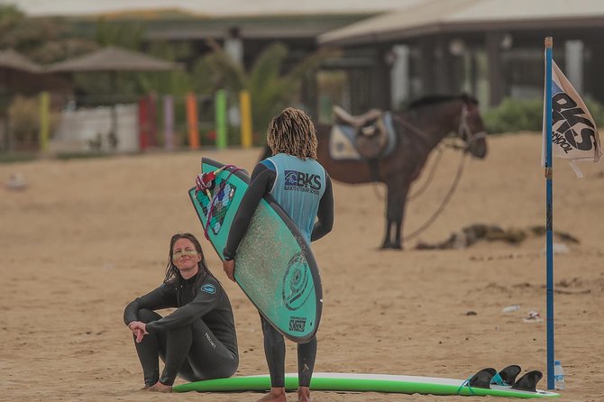 Initiation Group Surf - Where You Meet, and How the Day Feels From Start to Finish