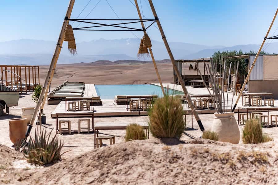 Marrakech: Agafay Desert Inara Camp Pool Day Pass with Lunch - Picking up at Mamounia Hotel, and finding the Navette Inara Camp fast