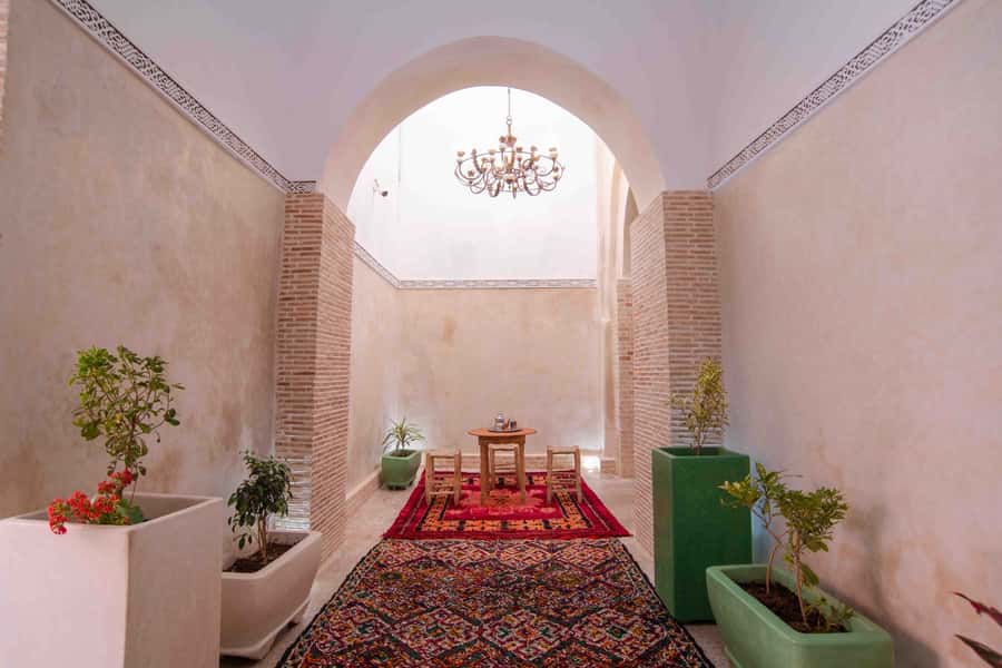 Marrakech: Authentic Moroccan Hammam Experience in Mouassine - What to wear, where you go, and how to prep for the first minutes