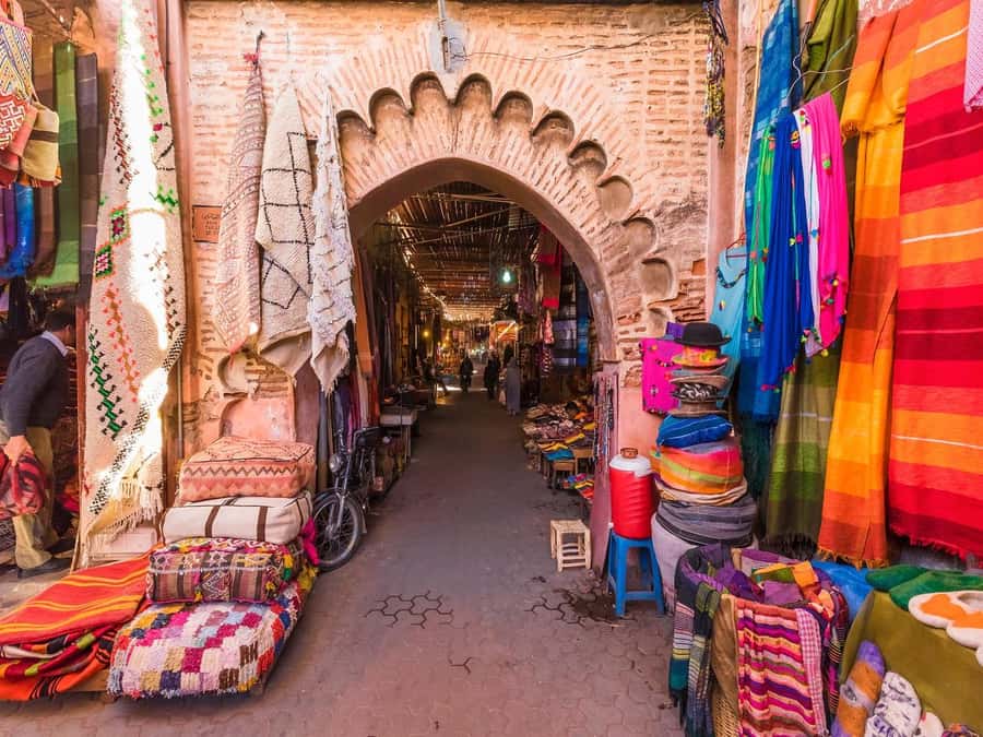Marrakech: Bahia Palace, Ben Youssef Medersa, & Souks Tour - Souk Semmarine and the spice-and-craft trail