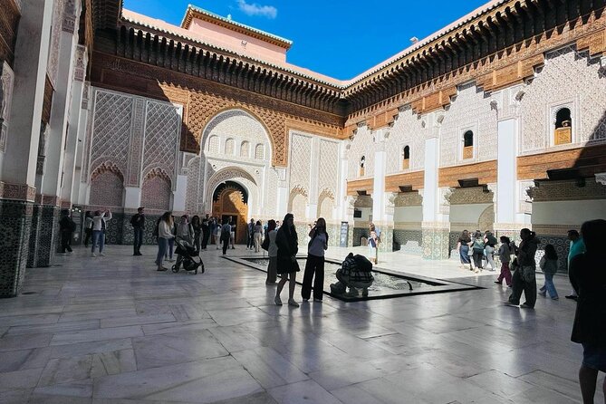 Marrakech: Bahia Palace, Madrasa Ben Youssef and Medina Tour - Finding Your Starting Line at Café de France, Djemaa El Fna