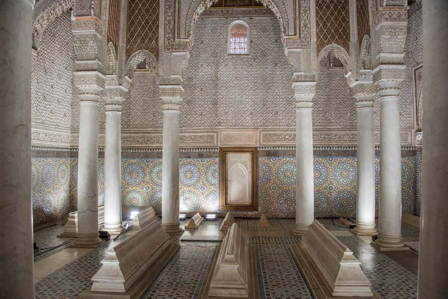 Marrakech: Bahia Palace, Saadian Tombs & Medina Guided Tour - Rahba Kedima and the Mellah: markets with history attached