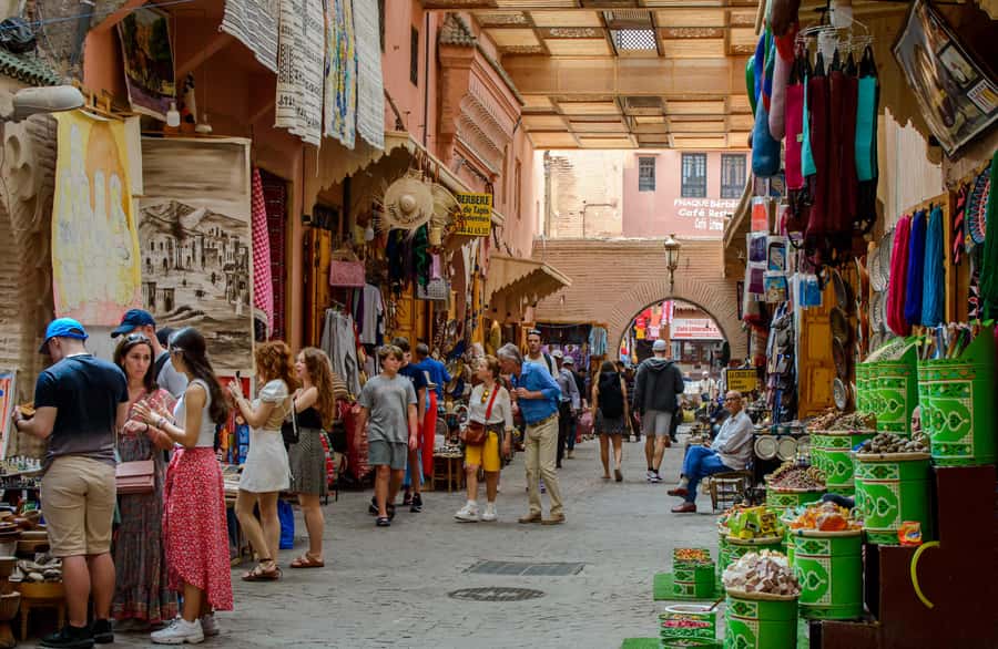 Marrakech: Bahia Palace, Saadian Tombs & Medina Guided Tour - How long it really takes, and how to pace yourself