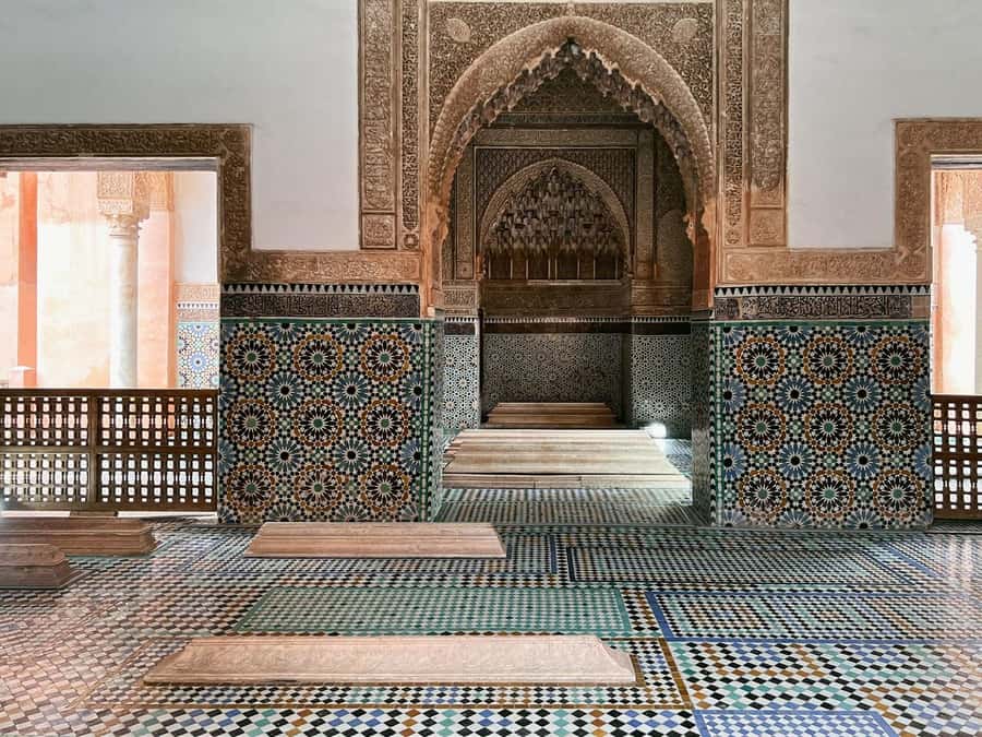 Marrakech: Bahia Palace, Saadian Tombs & Medina Walking Tour - Kasbah Streets and Bab Agnaou Gate: Where Power Shows Up in Stone