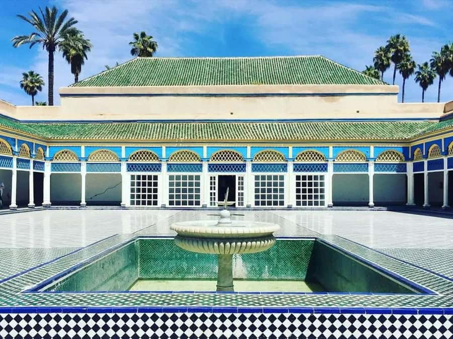 Marrakech: Bahia Palace, Saadian Tombs & Medina Walking Tour - Saadian Tombs: Rediscovered Craft and a Low-Key Museum Feel