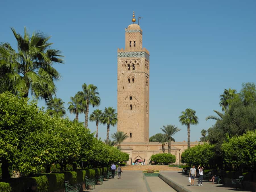 Marrakech: Bahia Palace, Saadian Tombs & Medina Walking Tour - Souks and Artisan Workshops: Shopping With a Map, Not a Maze