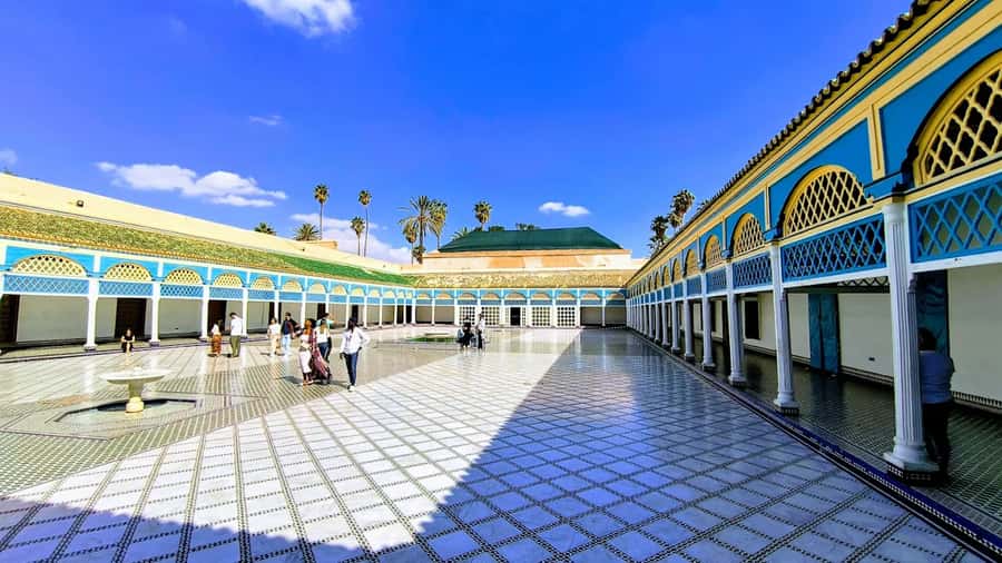 Marrakech: Bahia Palace, Saadian Tombs & Top Highlights Tour - Souks with a guide: what to buy, how to avoid the stress