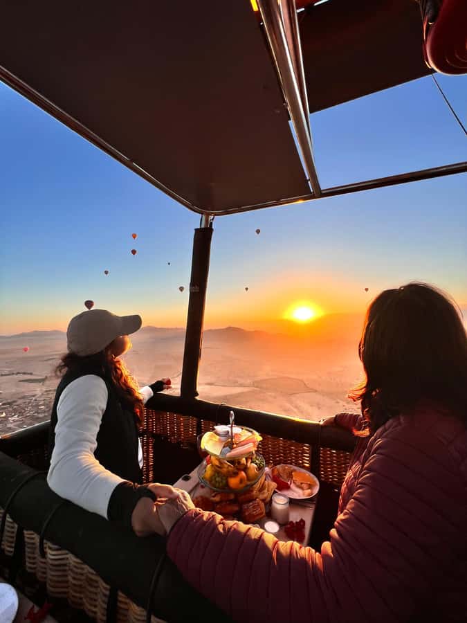 Marrakech: Balloon Flight, Berber Breakfast, and Camel Ride - The pre-flight camp: coffee, pastries, and waiting in the dark