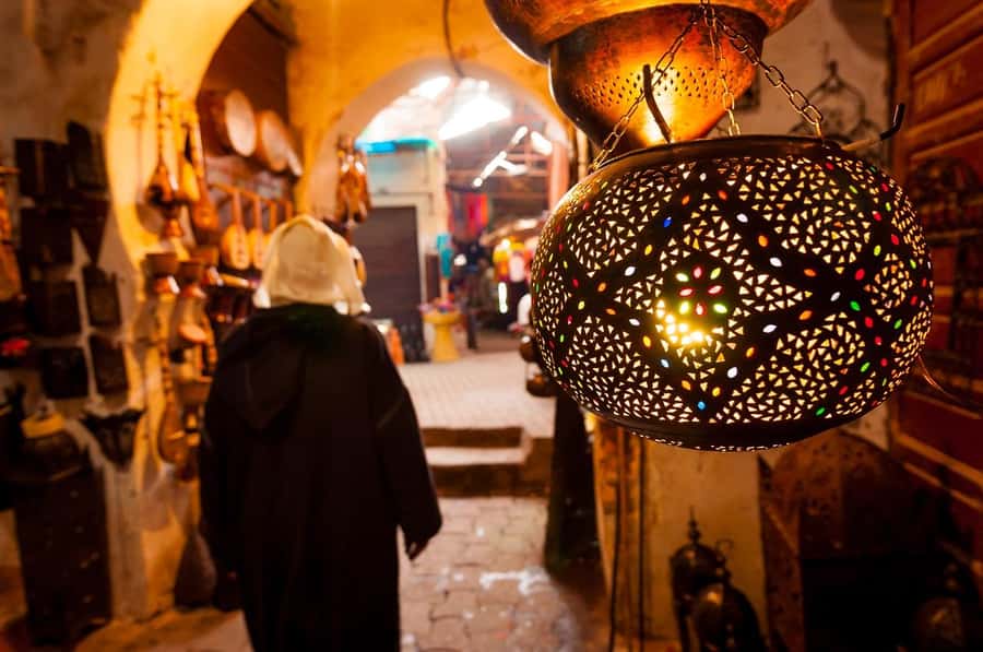Marrakech: Ben Youssef, Secret Garden, & Souks Walking Tour - How the guide makes the 3 hours feel manageable
