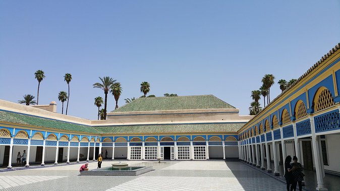 Marrakech day trip from Agadir & Taghazout - Lunch and the money question in Marrakech